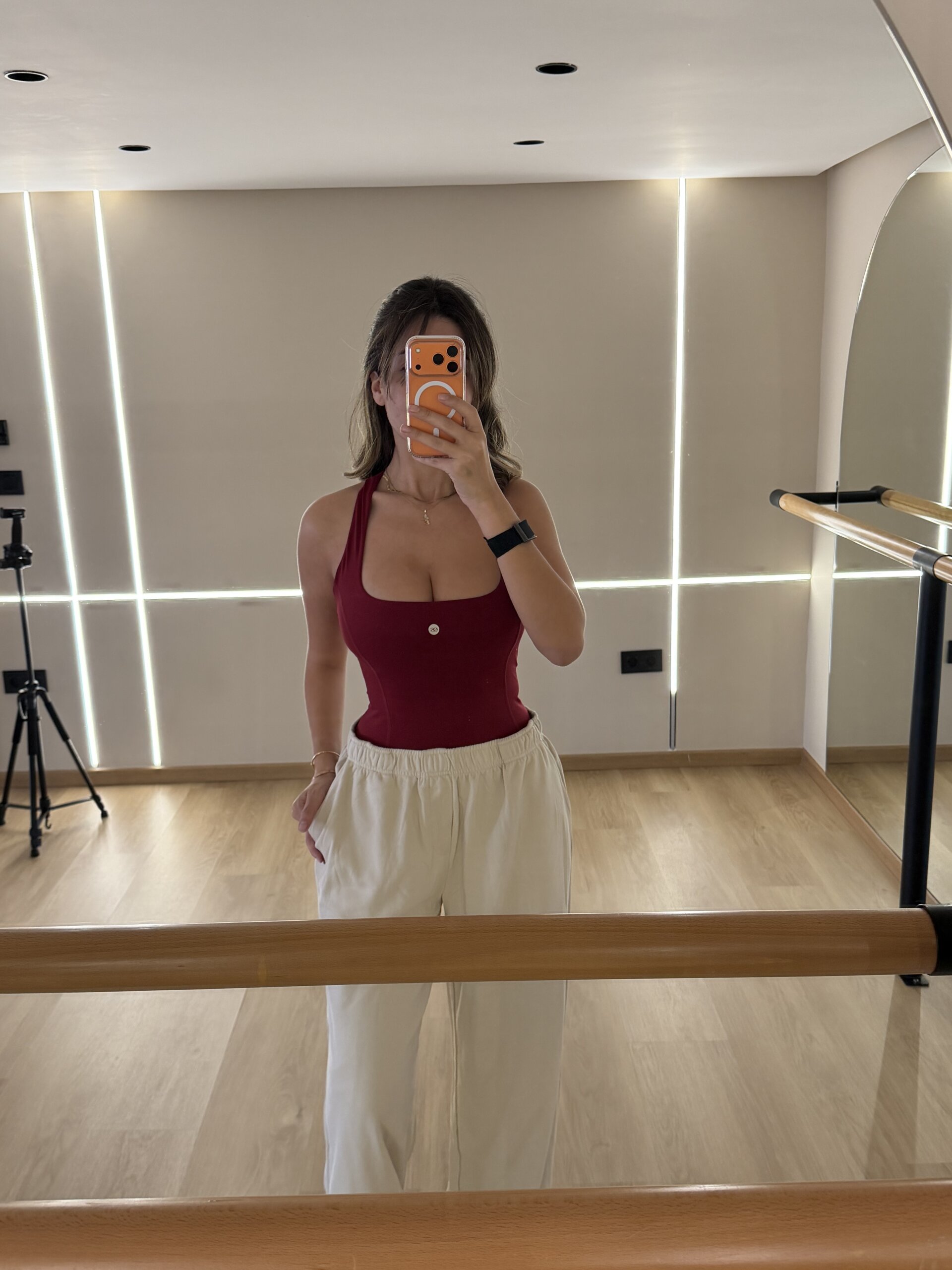 Contour Tank ā Image 3